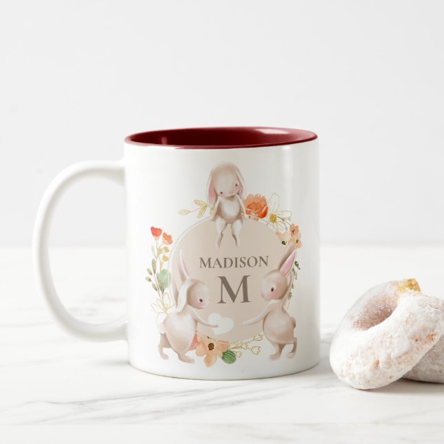 Monogram Bunny Rabbits Floral Oaster Personalisier Zweifarbige Tasse (Mit Donut)