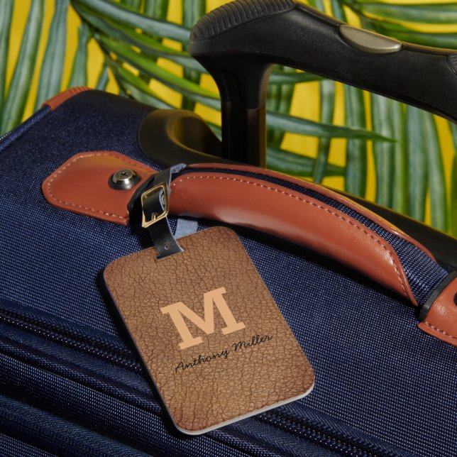 Monogram Chic Brown Leather Name Script Modern Gepäckanhänger (Vorderseite Insitu 1)