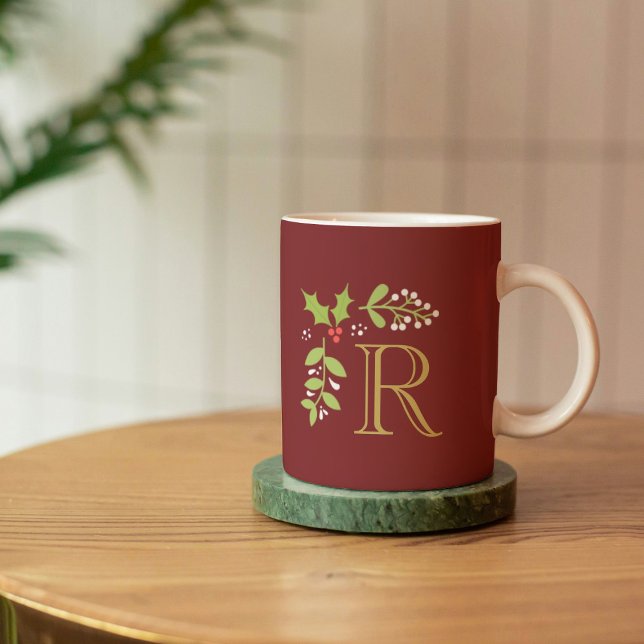 Monogram Christmas Holly & Mistletoe Red Kaffeetasse (Von Creator hochgeladen)