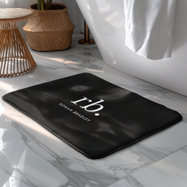 Monogram Classic Elegant Minimal Schwarz und Weiß Badematte (Sleek black modern monogram custom bath mats.)