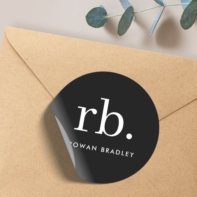 Monogram Classic Elegant Minimal Schwarz und Weiß Runder Aufkleber (Sleek black modern monogram custom sticker label or envelope seal.)