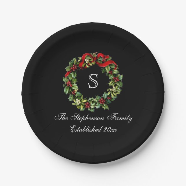 Monogram Classic Holly Wreath Custom Christmas Pappteller (Vorderseite)