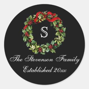 Monogram Classic Holly Wreath Custom Christmas Runder Aufkleber
