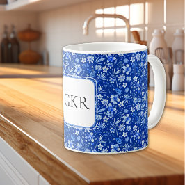 Monogram Cobalt Blue Flowers & Blätter Muster 11oz Kaffeetasse
