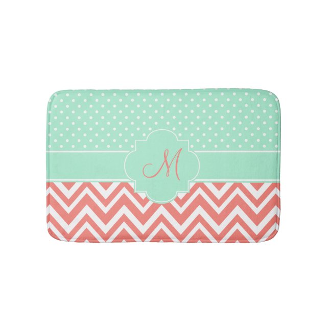 Monogram Coral Zickzack mit Mint Polka Dot Muster Badematte (Vorderseite)