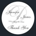 Monogram D Wedding Dankeschön Label Aufkleber<br><div class="desc">Grau,  Schwarz und Weiß elegante Hochzeitmonogramm Danke Labels. Diese Hochzeitsbedankungen sind die perfekte Art,  Ihre Gastgeschenke Hochzeiten zu personalisieren. Benutzerdefinierte Vorlage für die erste "D". Fügen Sie Ihre Braut- und Bräutigamen und das Hochzeitstermin hinzu. Großartiger Schriftart-Overlay-Entwurf auf weißem Hintergrund. Elke Clarke©</div>