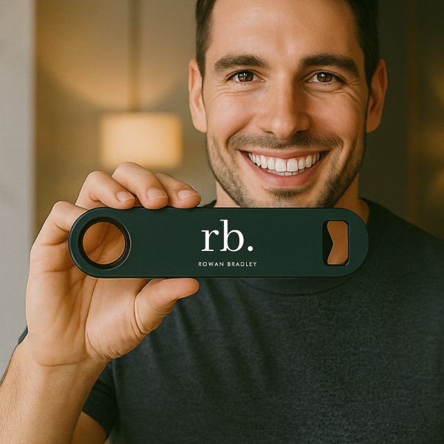Monogram Dark Green Stylish Modern Minimalist Speed Flaschenöffner (Stylish dark green custom monogram bar keys, for business or personal use.)