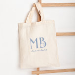 Monogram Decorative Typografie Dusty Blue Tragetasche<br><div class="desc">Eine moderne und elegante Tasche,  die mit einem dekorativen Typografie-Monogramm und einem klassischen Serif-Schriftart entworfen wurde.</div>