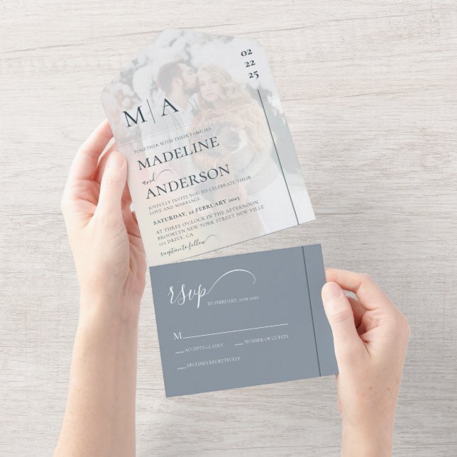 Monogram Dusty Blue mit Overlay Foto Wedding All In One Einladung (Abreißtisch)