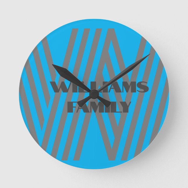 Monogram Familienname Blau Graue moderne Wall Cloc Runde Wanduhr (Vorderseite)