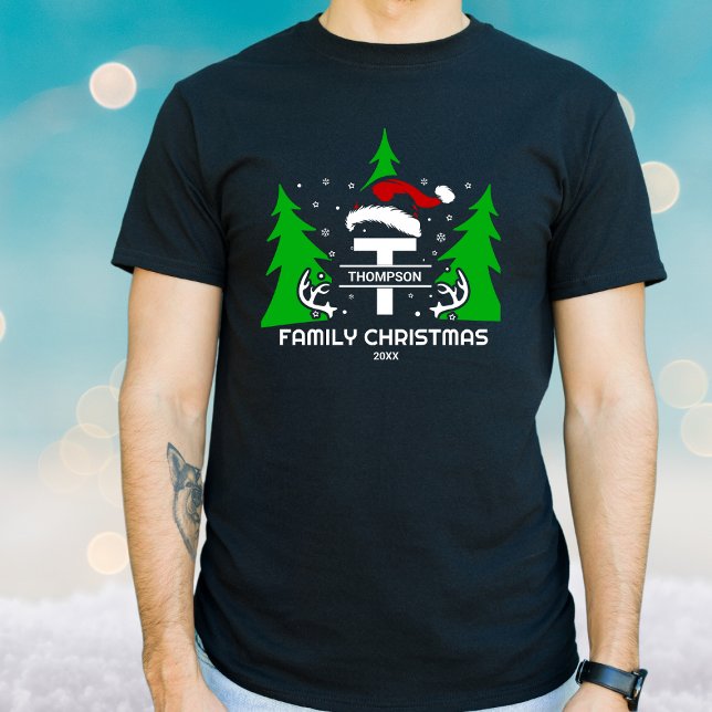 Monogram Familienname Weihnachtsmannmütze Year Wei T-Shirt (Von Creator hochgeladen)