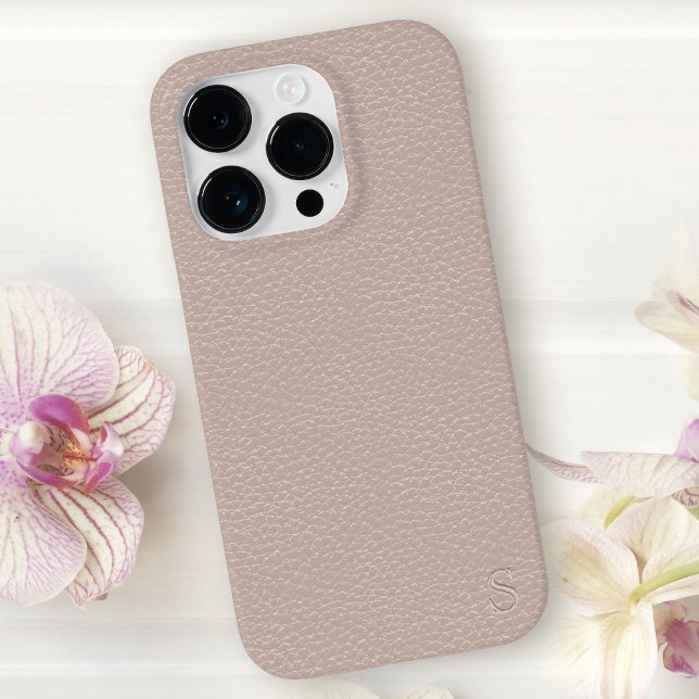 Monogram Faux Blush Rosa Leder iPhone Hülle (A pretty blush pink faux leather look phone case with space for your initial)