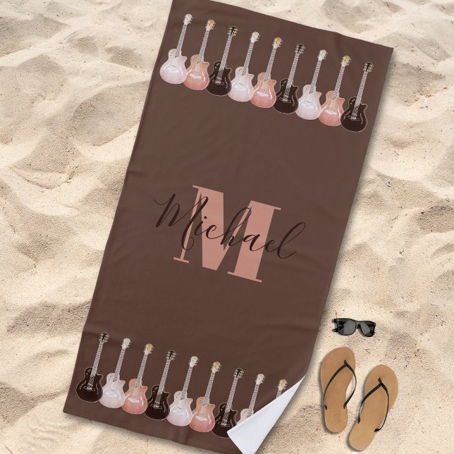 Monogram Gitarrenmuster rustikal braun Strandtuch (Rustic Guitar pattern custom monogram brown beach towel)