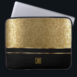 Monogram Gold Damask und Black Laptopschutzhülle<br><div class="desc">Gold Damask und Black Design mit Monogramm Buchstaben. Elektronische Laptop-⭐. Dieses Produkt ist zu 100% benutzerdefinierbar. Grafiken und / oder Text können hinzugefügt, gelöscht, verschoben, verändert, verändert werden, rotiert, etc.. ⭐ 99% meiner Designs in meinem Geschäft sind in Schichten gemacht. Damit können Sie die Größe und den Text der Grafik...</div>