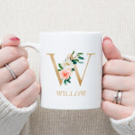 Monogram Gold Letter W | Florrosa weiß grün Kaffeetasse<br><div class="desc">Etwas so Einfaches wie ein Monogramm hat den Power, ein gewöhnliches Geschenk in einen unvergesslichen Sake zu verwandeln Eine wunderschöne Tasse mit Aquarellpinken und weißen Blume, Rose und Pfennigfuchsen und grünen Blätter und Imitaten goldenen Folienbuchstaben "W". Fügen Sie eine nachdenkliche Touch hinzu, um die passenden Geschenke für Geburtstage, Jubiläen, Abschluss,...</div>