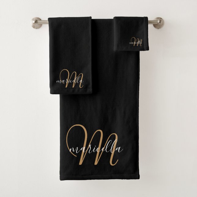 Monogram Gold Script Name Black Badhandtuch Set (Insitu)