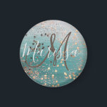 Monogram Gold Stars auf Aquamarinen Magnet<br><div class="desc">Ein glänzender goldfarbener Sternenhimmel,  der auf einer aquamarinen,  blauen Kulisse für zusätzlichen Flair abfällt. Kann mit einem Buchstaben und Namen personalisiert werden,  um es einzigartig zu Ihrem eigenen zu machen. Whimsical glittery vibes.</div>