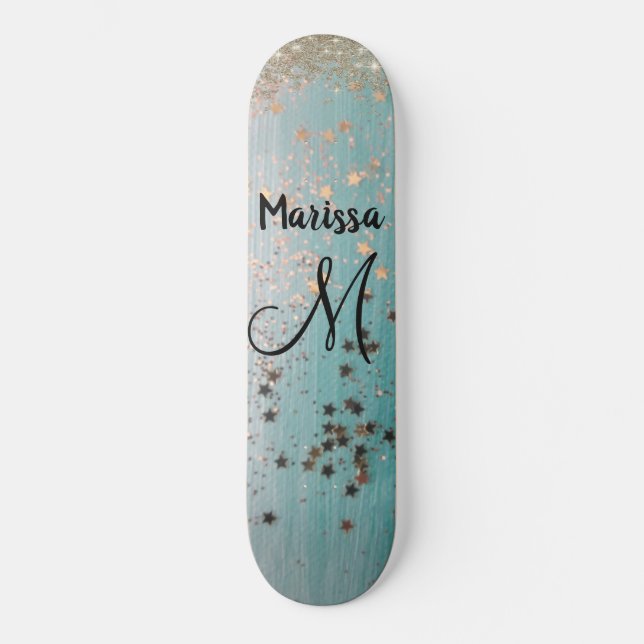 Monogram Gold Stars Glitzer auf Aquamarin Skateboard (Vorderseite)