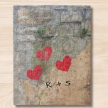 Monogram Hearts Puzzle<br><div class="desc">Dieses Rätsel zeigt ein Foto einer alten Wand, die mit drei Herzen gemalt wurde. Sie können dieses Rätsel mit Ihren Initialen oder Namen anpassen.</div>
