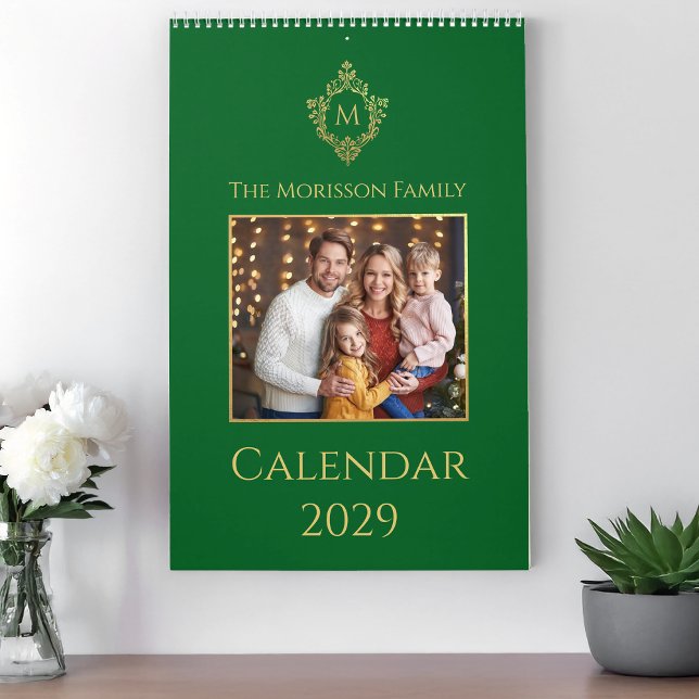 Monogram in Crest Green Gold Family Photo Elegant  Kalender (Von Creator hochgeladen)