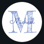 Monogram Individuelle Name Boy Closing Kids' Label Runder Aufkleber<br><div class="desc">Mit Monogramm individuelle Jungenname Monogramm für Kleidung und andere Gegenstände. Setze seinen Rücken auf Schulstücke. Handskizzierte Initial- und Skriptnamen. Geben Sie den Namen und den Anfangsbuchstaben Ihres Babys ein.</div>