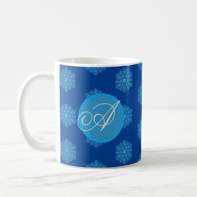 Monogram Initial "A" Blue Snowflakes Coffee Tasse (Links)
