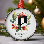 Monogram Initial Letter P Berry Wreath Christmas Ornament Aus Metall<br><div class="desc">Eine elegante Monogramm Anfangsbuchstabe P mit einem Weihnachts-Berry-Kranz und einem Ort,  um mit Name und Jahr personalisieren.</div>
