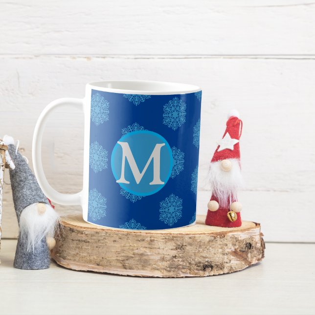 Monogram Initial "M" Blue Snowflakes Coffee Tasse (Single "M" Initial Blue Snowflake Coffee Mug)