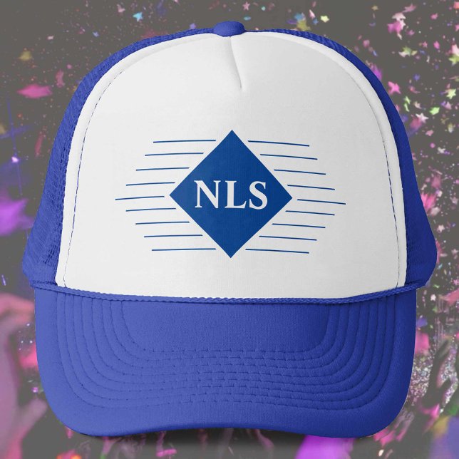 Monogram-Initialen auf einem Trucker-Hut Truckerkappe (Von Creator hochgeladen)