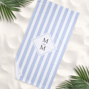 Monogram Initialen staubige hellblaue Streifen Strandtuch