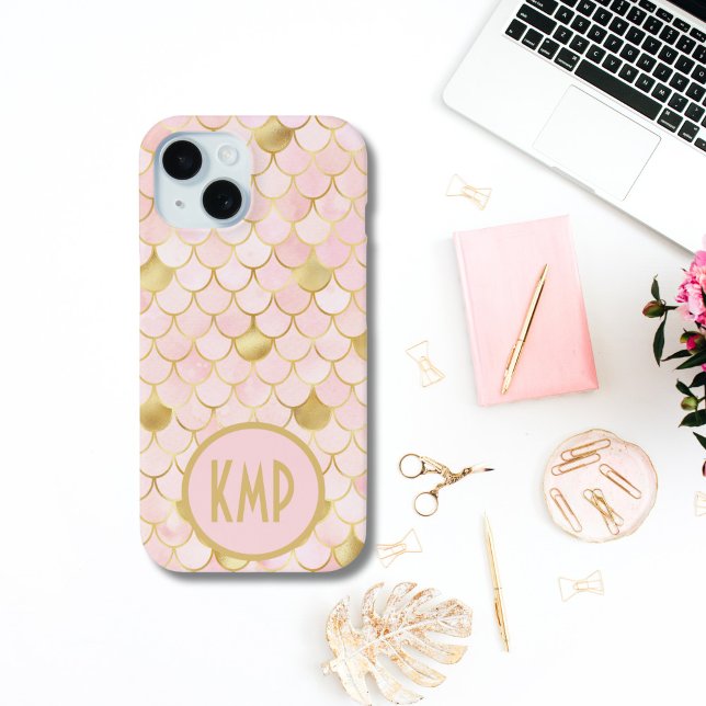 Monogram Initials Pink Blush Gold Mermaid Scales Case-Mate iPhone Hülle (Blush Pink and Gold Monogrammed Mermaid Scales iPhone 15 14 13 12 11 case)