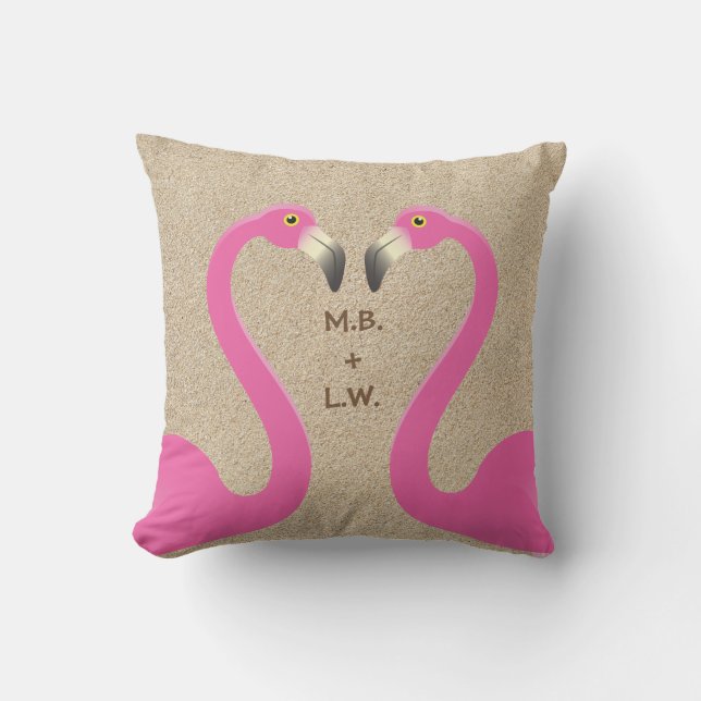 Monogram Kissing Flamingo Beach Sand Pillow Kissen Für Draußen (Vorderseite)