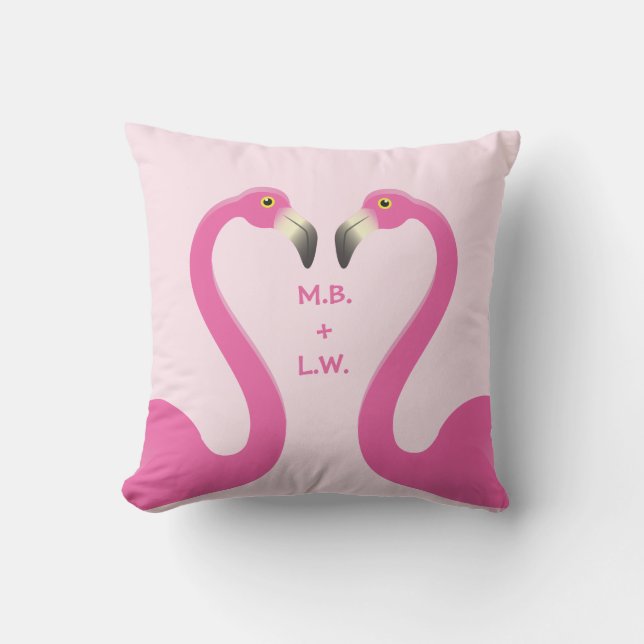 Monogram Kissing Flamingos Pink Outdoor Pillow Kissen Für Draußen (Vorderseite)