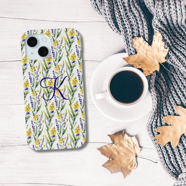 Monogram Lila Gelbe Wildblumen Trendy Case-Mate iPhone Hülle (Purple yellow wildflowers monogram initial iPhone case.)