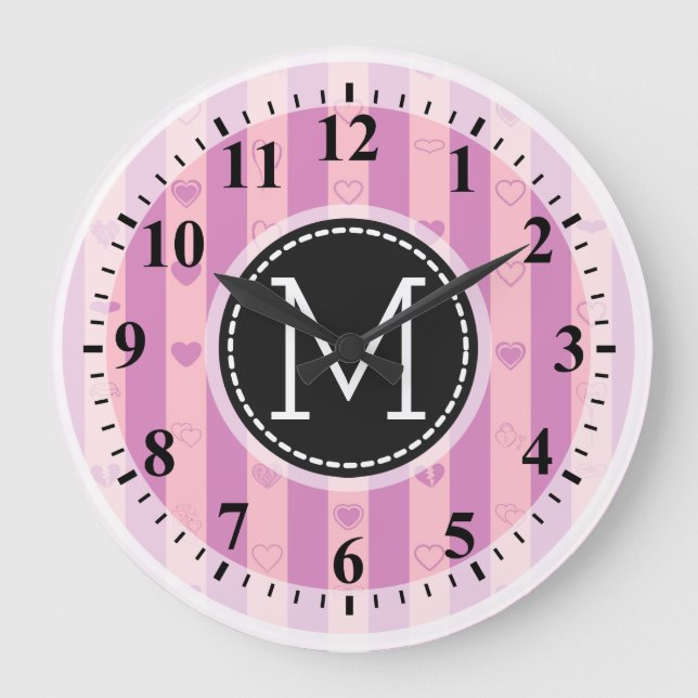 Monogram Lila Pink Stripes Modernes Herzmuster Große Wanduhr (Vorderseite)