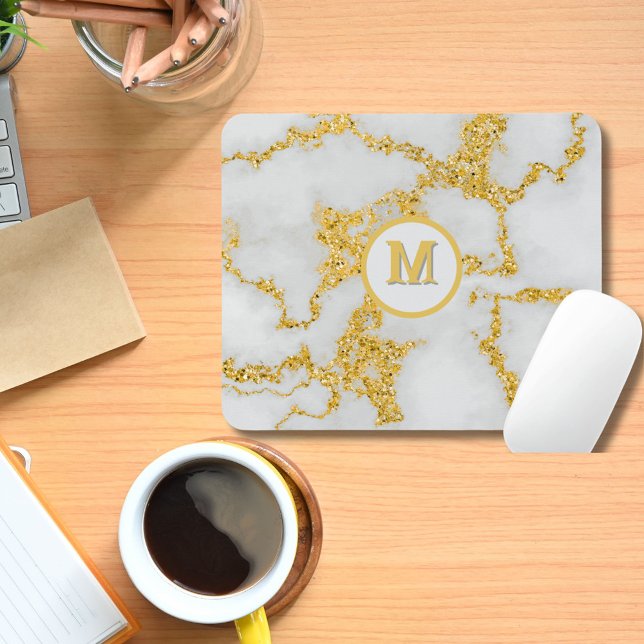 Monogram M elegantes Muster aus weißem und goldene Mousepad (Von Creator hochgeladen)