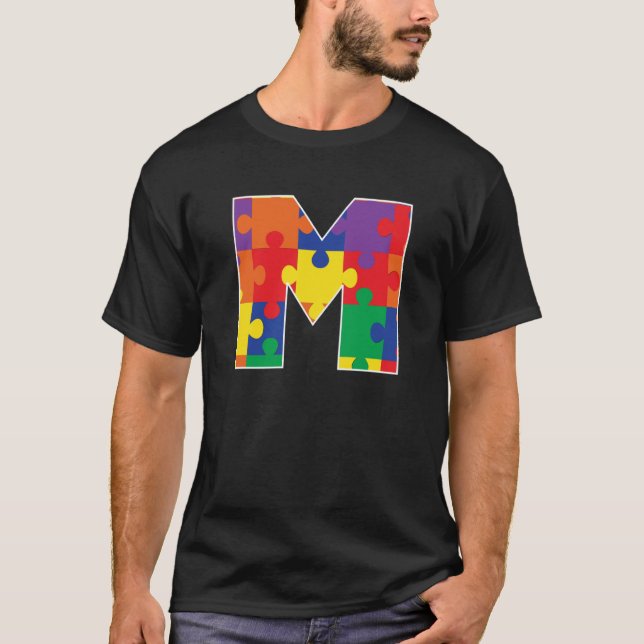 Monogram M in Multi Color Puzzle Pieces T-Shirt (Vorderseite)