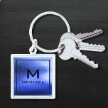 Monogram Metallic Blue Textured Personalisiert Nam Schlüsselanhänger<br><div class="desc">Monogram Metallic Blue Textured Personalisiert Name Schlüsselanhänger zeichnet sich durch ein strukturiertes abstraktes Metallic Blue Design mit Ihrem Monogramm und personalisiertem Namen aus. Personalisieren Sie den Text durch Bearbeiten in den bereitgestellten Textfeldern. Entworfen von ©Evco Studio www.zazzle.com/store/evcostudio</div>