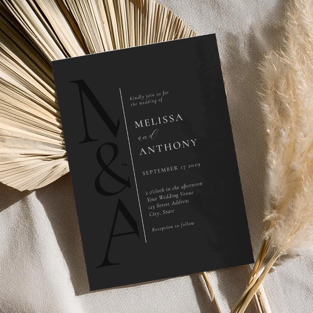 Monogram Minimalistisch Matte Black Modern Wedding Einladung (Von Creator hochgeladen)