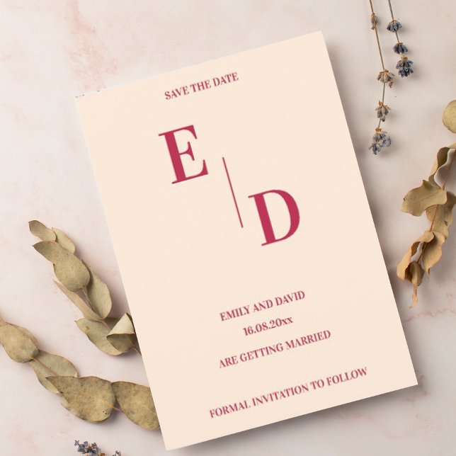 Monogram Modern Magenta Wedding Save the Date Ankündigungspostkarte (Von Creator hochgeladen)