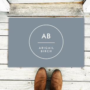 Monogram, modern Minimal Dusky Blue Gray Fußmatte