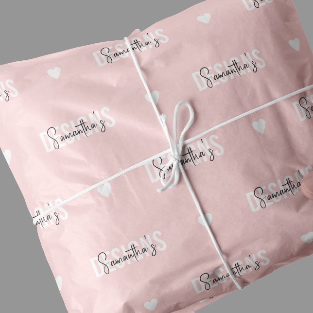 Monogram-Muster des Unternehmens rosa pink Seidenpapier (Feminine modern blush pink branded tissue packaging paper with your brand name & hearts pattern)
