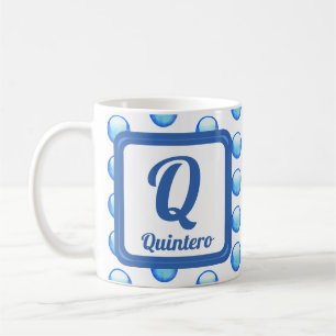 Monogram Nachname Bright Blue Polka Dot Initial Kaffeetasse