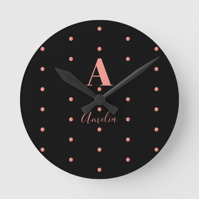 Monogram Name Black Rose Gold Polka Dots Runde Wanduhr (Vorderseite)