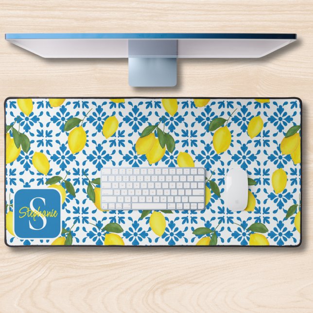 Monogram Name Blue French Tile Lemon Pattern  Schreibtischunterlage (Von Creator hochgeladen)