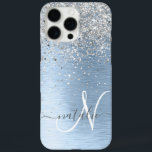 Monogram, Name des blauen, gebürsteten Metalls Sil iPhone 16 Pro Max Hülle<br><div class="desc">Dieses schicke Gehäuse mit hübschem silber funkelndem Glitzer auf blau gebürstetem metallischem Hintergrund ist einfach zu personalisieren.</div>