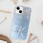 Monogram, Name des blauen, gebürsteten Metalls Sil iPhone 14 Hülle<br><div class="desc">Dieses schicke Gehäuse mit hübschem silber funkelndem Glitzer auf blau gebürstetem metallischem Hintergrund ist einfach zu personalisieren.</div>