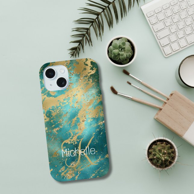 Monogram Name Initial Turquoise Green Gold Marmor iPhone 15 Hülle (Monogrammed Name Initials Green Gold Marble iPhone Case)