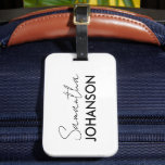 Monogram Name Moderne Minimalistische vereinfachte Gepäckanhänger<br><div class="desc">Reisen Sie stilvoll mit dem *Monogram Name Modern Minimalistisch Simplistic Luggage Tag*. Ich Liebe, wie dieses schlanke und schlichte Design persönlichen Flair mit Praxisnähe verbindet. Die moderne minimalistische Ästhetik, mit Ihrem Monogramm und Namen, fügt Ihrem Gepäck eine raffinierte Touch hinzu, während sie sich durch ihre herausragende Qualität auszeichnet. Dieses Gepäckanhänger...</div>