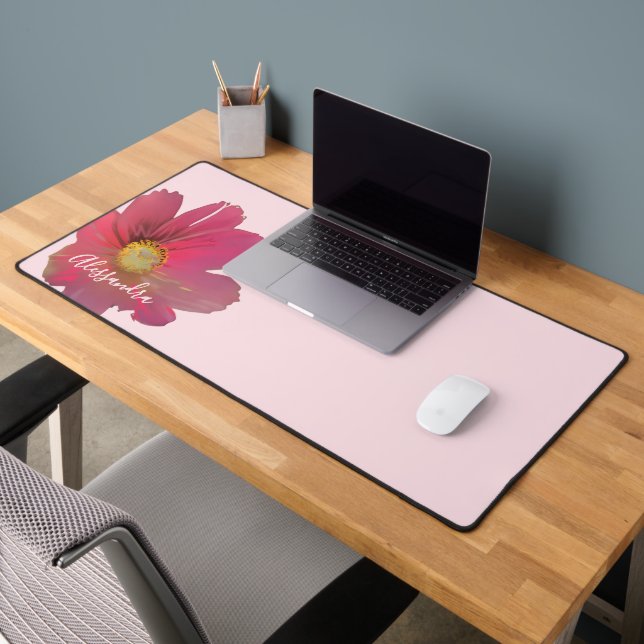 Monogram Name Pastel Pink Red Wildflower Floral  Schreibtischunterlage (Büro 2)